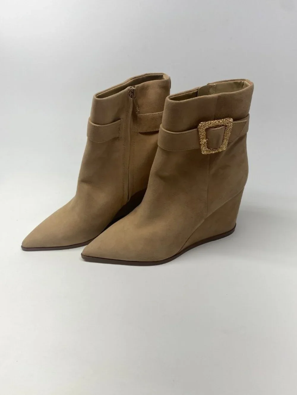 Sam Edelman Weslie Womens Suede Beige Buckle Wedge Pointy Toe Heel Boot Sz 7.5